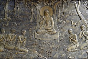 Tinh Xa Ngoc Chau佛寺，《佛陀的生活》，释迦牟尼佛，佛陀在越南Chau Doc的Varanasi鹿苑向五位僧人宣讲他的第一次布道（照片）。 作者 不明