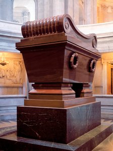 Tomb of the military man and emperor of the French Napoleon I Bonaparte (1769-1821). Paris. The Invalids. ©AISA/Leemage 作者 不明