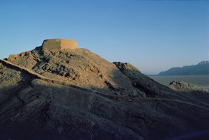 沉默之塔(照片) 作者 不明