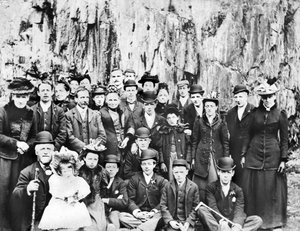 英国：一群人在郊游。 c1910 作者 不明