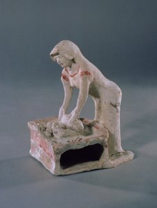 女人在方形面包板上揉面包，希腊人，产自奥利斯，约公元前500-475年（带有白色纸条和红色颜料的粘土） 作者 不明