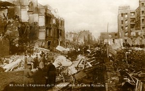 第一次世界大战：1916 年 1 月 11 日爆炸后的里尔（明信片） 作者 未知艺术家