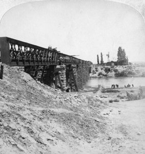 1900年2月21日，南非莫德河上的桥。 作者 安德伍德和安德伍德