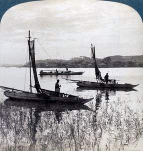 渔船在日落时回到家，在日本横滨附近，1904年。 作者 安德伍德和安德伍德