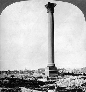 水手地标庞贝斯支柱和埃及现代亚历山大港（1905年）。 作者 安德伍德和安德伍德