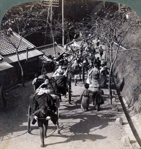 1904年，乘车前往大金宫，参加日本神道教的神道崇拜日。 作者 安德伍德和安德伍德