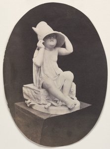戴大帽子的青年雕像，出自约翰-R-约翰斯顿的画册，1857年之前。 作者 身份不明的摄影师。