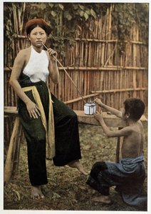Asian woman smoking opium, circa 1898 作者 未知艺术家