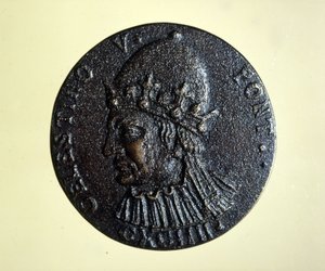 Celestin V (或 St. Peter Celestin) (1215 - 1296) 搬家的教皇。 罗马勋章内阁勋章。 作者 未知艺术家