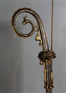 金色和珐琅质的圣公会股票（牧师指挥棒）细节 作者 未知艺术家