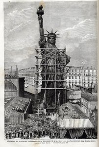 法国，巴黎，将自由女神像交给美国大使--将弗雷德里克-奥古斯特-巴托尔迪（1834-1904）制作的自由女神像包装在脚手架上，将其从巴黎运往美国 作者 未知艺术家
