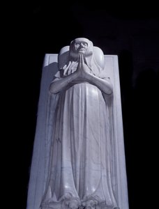 法兰西修女布兰奇 (1313-1358) 的谎言。 1393 年制作的坟墓雕塑。圣丹尼斯大教堂。 圣丹尼斯 作者 未知艺术家
