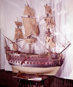 军用海军：三层甲板舰船微型模型，武器92门。 17世纪。 马德里，阿尔米博物馆 作者 未知艺术家