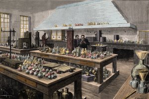 法国化学家和生物学家路易斯-巴斯德（1822-1895）在巴黎高等师范学院的伟大实验室--《路易斯-巴斯德在巴黎高等师范学院的实验室》--梅耶尔1884年绘制的版画 作者 未知艺术家