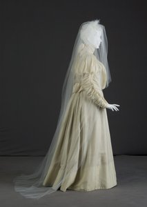 婚纱礼服 作者 未知艺术家