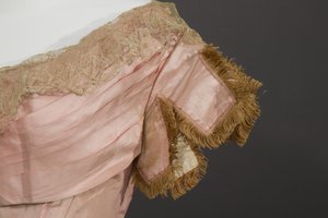 伴娘礼服 作者 未知艺术家