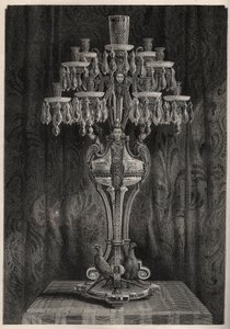 来自 Baccarat 工厂的水晶烛台——雕刻在 Louis Figuier 的“Les Merveilles de l