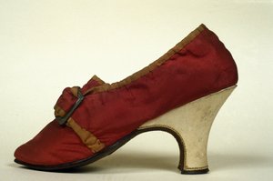 18世纪的红色带跟女鞋模型（高跟鞋）。城堡博物馆，米兰 作者 未知艺术家