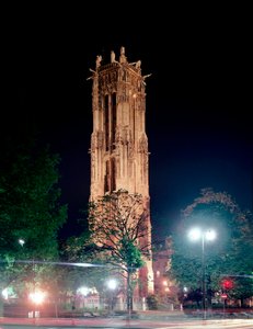 巴黎圣雅克塔（建于 1523 年）的夜景。 作者 未知艺术家