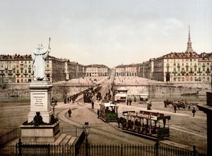 1890年意大利都灵（Torino）的维托里奥-埃马努埃莱广场。 作者 未知艺术家