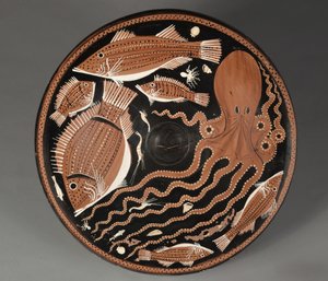 红色鱼盘八爪鱼、鲻鱼、鳊鱼、贝类 作者 未知艺术家