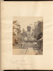 日本镰仓附近 60 英尺高的青铜佛像 作者 弗朗西斯·弗里思公司