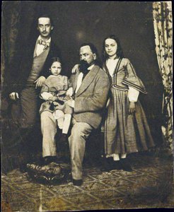 亚历山大-赫尔岑（1812-1870 年）--妻子娜塔莉去世后，亚历山大-赫尔岑和他的孩子们在一起 par Anonymous 作者 未知的摄影师