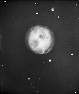 大熊座猫头鹰星云的天文玻璃板幻灯片（1910 年） 作者 未知的摄影师