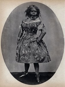 Les Monsters, la femme chien.摄影，19世纪末，巴黎。Coll.塞尔瓦。 作者 未知的摄影师