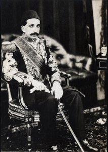 奥斯曼帝国苏丹阿卜杜勒哈米德二世（1842-1918）的肖像（黑白照片）。 作者 未知的摄影师