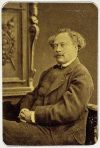 小大仲马 (1824 - 1895) 于 1884 年的肖像 作者 未知的摄影师