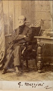 朱塞佩·马志尼 (Giuseppe Mazzini) 肖像，带签名（黑白照片） 作者 未知的摄影师