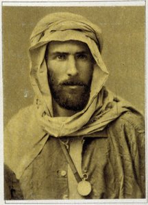 Savorgnan de Brazza 的肖像，摄于 1882 年。 作者 未知的摄影师