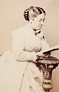 Therese Tietjens 的肖像，约 1860 年代（黑白照片） 作者 未知的摄影师
