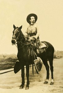 威廉·弗雷德里克·科迪 (1846-1917) 的肖像，被称为布法罗比尔，美国士兵、冒险家和骑手演员。 作者 未知的摄影师