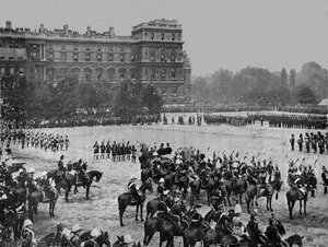 1897年6月，印度陆军特遣队，骑马卫队阅兵式的回顾 作者 不明