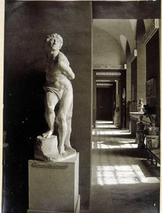 卢浮宫和“囚徒” by Michelangelo Buonarroti dit Michel Ange (Michelangelo or Michelangelo
