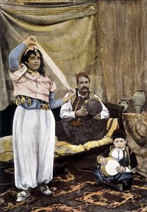 Tunisian dancer. 19th century photography. 作者 未知的摄影师