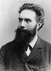 威廉·康拉德·伦琴（Wilhem Conrad Roentgen） 作者 未知的摄影师