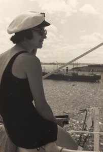 大洋洲 "号游轮上的情侣，选自 "1935 年 7 月 28 日至 8 月 10 日在大洋洲的边缘 "专辑