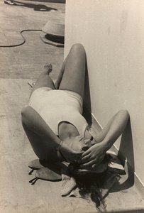 大洋洲 "游轮上的女人，选自画册《1935 年 7 月 28 日至 8 月 10 日在大洋洲的边缘》。