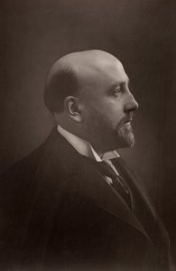 亚历山大·坎贝尔·麦肯齐（1847-1935）苏格兰作曲家和指挥家。 伦敦皇家音乐学院院长（1887-1924 年）。 （伍德伯里型）