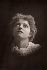 奥尔加·布兰登 (Olga Brandon，生于 1865 年) 澳大利亚出生的女演员。 （伍德伯里型）