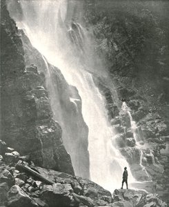 瀑布在小山区，德里德拉，印度，1895年。