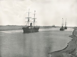 1895年在埃及坎塔拉苏伊士运河上航行。