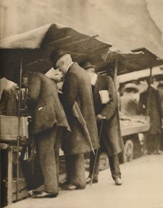 在法林登路市场的书店之一，c1935年。