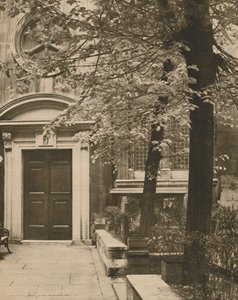 圣玛丽·奥尔德曼伯里教堂的南门，约建于1935年。