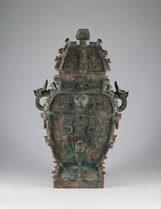 有盖酒器（方雷），带变形面具和兽头手柄图案，公元前 11 世纪晚期（青铜） 作者 西周中文学校