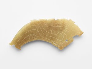 鸟形吊坠，一对中的一个，约公元前1050-950年（玉，软玉 作者 西周中文学校