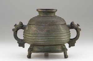 容器（贵）和盖子，公元前9-8世纪（青铜）。 作者 西周中文学校
